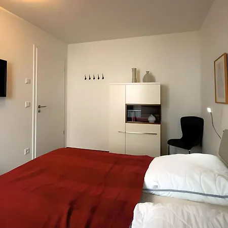 Bernstein We 16 Apartment *